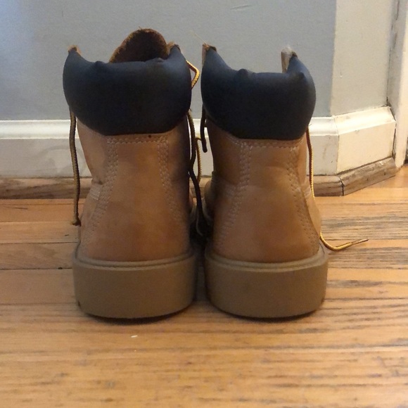 Boys Timberland boots size 4 - Picture 3 of 6